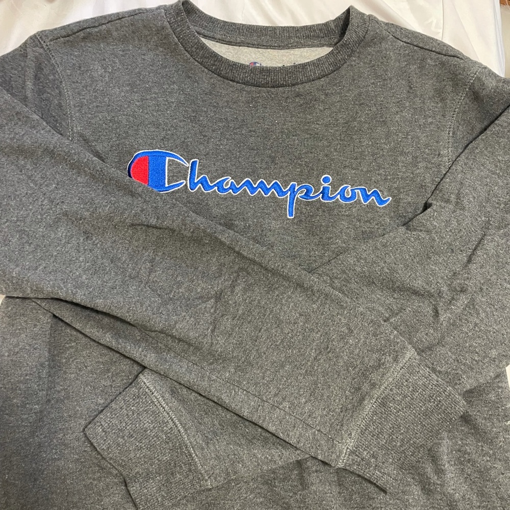 Super soft and thick grey champion crewneck